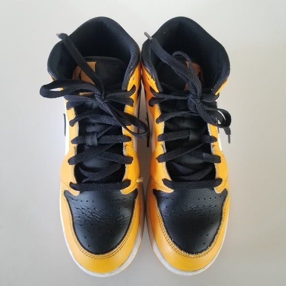 Nike | Air Jordan 1 Retro Mid - Picture 3 of 9